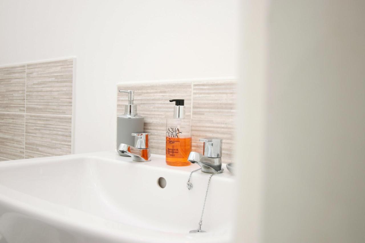 Beachview By Mia Living Close To Beach, Free Parking, Modern 2 Bedroom Apartment Barry Exteriör bild